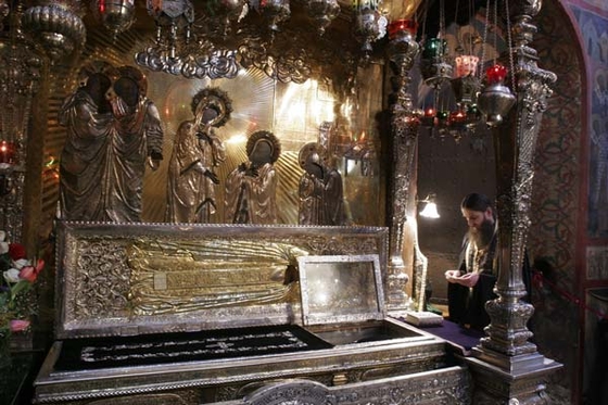 რატომ ვცემთ თაყვანს წმინდანთა წმინდა ნაწილებს?